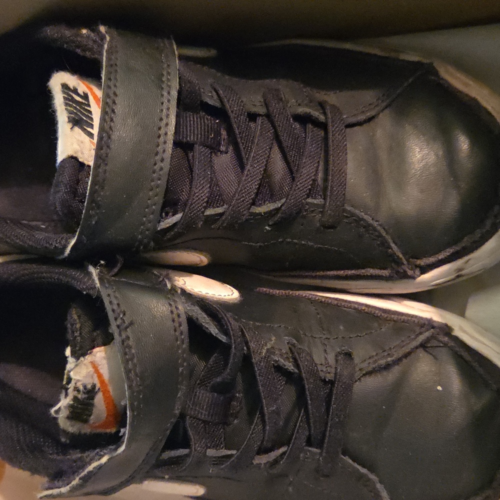 Nike Court Legacy in Black and White Size 13.5c